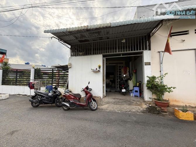 Bán nhà 54m2 đường Nguyễn Văn Tăng phường Long Thạnh Mỹ giá 4 tỷ 150 - 1