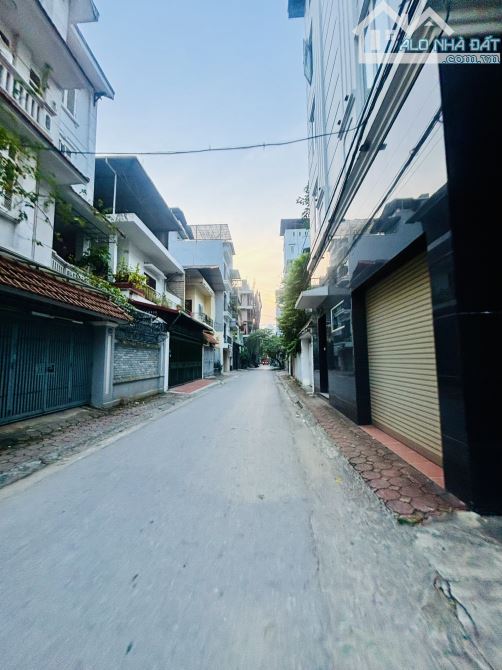 🔥 BÁN ĐẤT TẶNG NHÀ 3 TẦNG PHỐ VIP HÀNG KHÔNG NGUYỄN SƠN - ĐƯỜNG ĐÔI - Mt 2 Ô TÔ - 1