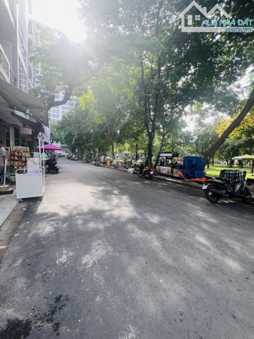 Bán nhà khu Lý Chiêu Hoàng, Gần The Privia Khang Điền, 4X14, 3 tầng, xe hơi vào nhà. - 1