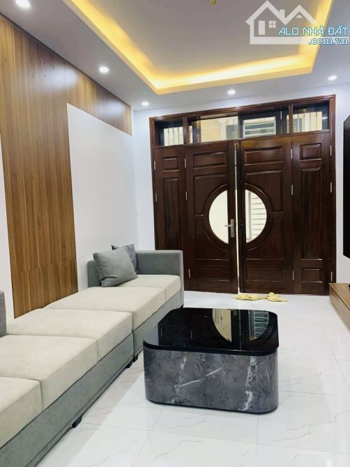 Nhà đẹp, Xuân la 5 tầng, 4 ngủ, giá chỉ 8,5 tỷ , ngõ thông, ô tô đỗ, full nội thất - 1