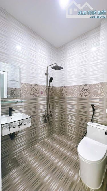 Đường số 9 TT Q4. KHÔNG QH, 5 tầng, 5PN, 45m2 giá nhỉnh 5 tỷ có TL - 13