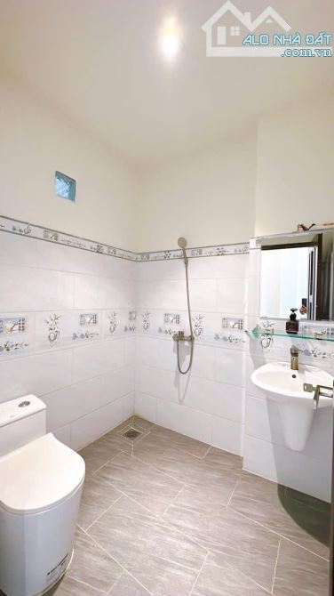 BÁN NHÀ KHU VIP MẶT TIỀN LÔ NHÌ HOÀNG DIỆU 5 TẤM GIÁ 5TỈ 950 SÁT MT VÀ GIÁP Q1 KHU ĐỒNG BỘ - 14