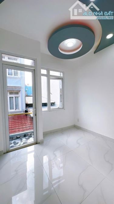 Đường số 9 TT Q4. KHÔNG QH, 5 tầng, 5PN, 45m2 giá nhỉnh 5 tỷ có TL - 15