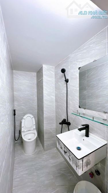 Đường số 9 TT Q4. KHÔNG QH, 5 tầng, 5PN, 45m2 giá nhỉnh 5 tỷ có TL - 16