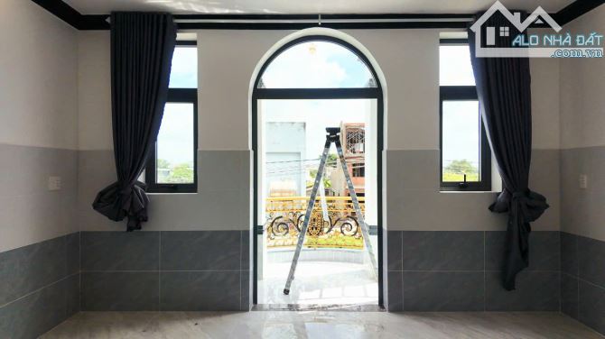 Bán nhà 1 trệt, 1 lầu 5x28.6m  gần Ủy Ban Xã, Chợ Mỹ Hạnh Nam, Đức Hòa, Long An giá 3 tỷ - 2