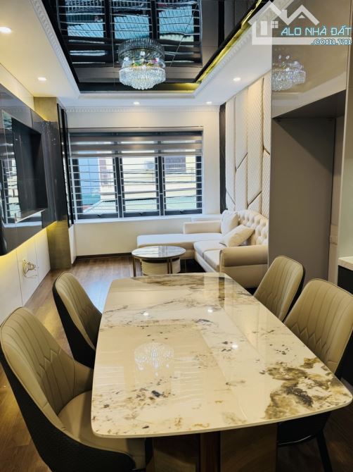 Gara oto 7 chỗ - thang máy nhập - bán nhà lô góc 54m2 x 6 tầng P. Thạch Bàn - 9.3 tỉ - 2