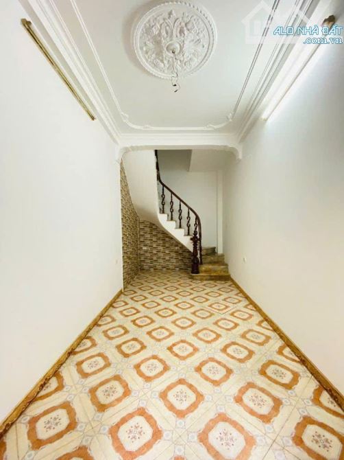Tôn Đức Thắng - Nhà dân xây chắc chắn - Ngõ nông - Gần phố - Cách ô tô 30m - Ba gác đỗ cửa - 2