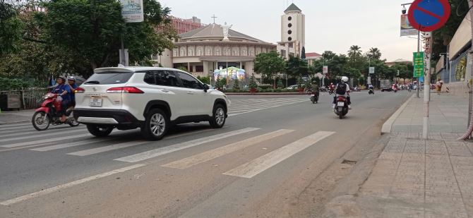 Bán nhà mặt tiền Cách Mạng Tháng 8, gần Cây Dừa, Chợ Cây Chàm, Biên Hòa, 150m2, giá 12 tỷ. - 2