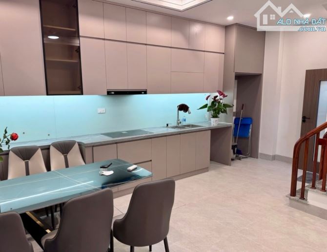 Bán nhà 6 tầng view đẹp Việt Hưng - Hoa Lâm - 2