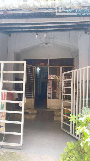 Bán nhà 3 Tầng BTCT trung tâm Linh Chiểu Thủ Đức Hẻm Xe Hơi DT: 54m2 Giá 5.2 Tỷ - 2
