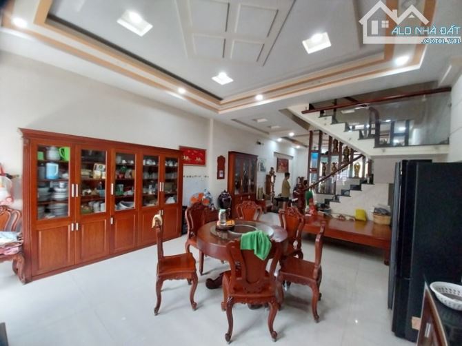 Nguyễn Thi Búp q12/ 5,5 x18 4 lầu btct có công viên 8 tỷ - 2