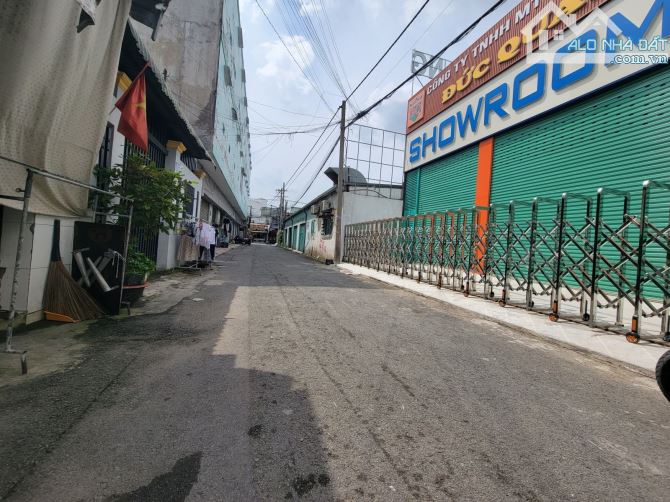Bán dảy trọ 20P thu nhập 25tr/tháng Hẻm 6m đường Nguyễn Tri Phương Dĩ An 225m2 Giá 8.2 Tỷ - 2