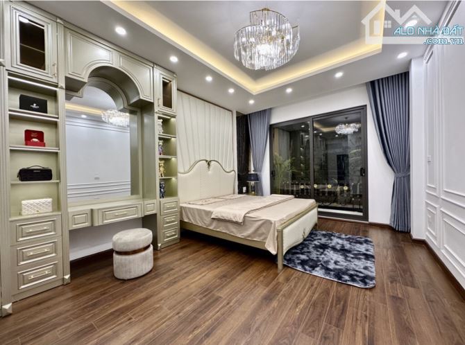 SIÊU HIẾM - NỘI THẤT 5** - 6 TẦNG THANG MÁY  - NGÕ RỘNG GẦN PHỐ - 2