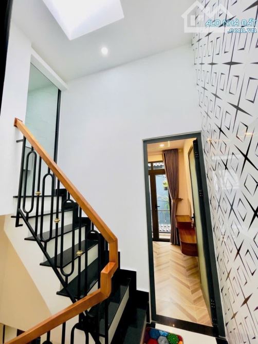 Nhà Gò Vấp giá 3 tỷ 7 sát hẻm xe hơi và gara ô tô đường Đỗ Thúc Tịnh Phường 12 SHR - 2