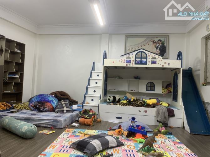 Nhà phố Nguyên Hồng, Đống Đa, 36m2 x 5 tầng, mặt tiền 5,2m, phân lô ô tô, kinh doanh! - 2