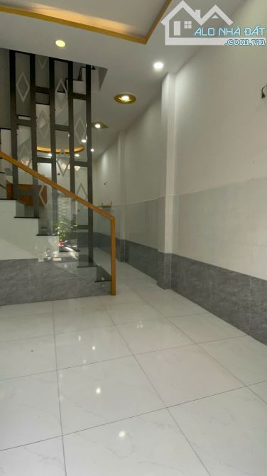 Q6 - GẦN TRƯỜNG CẤP 1-2-3 - CHỢ PHÚ ĐỊNH - 3PN - HẺM XE HƠI - SHR - 40M2 - 3 TẦNG - 5,2TỶ - 2