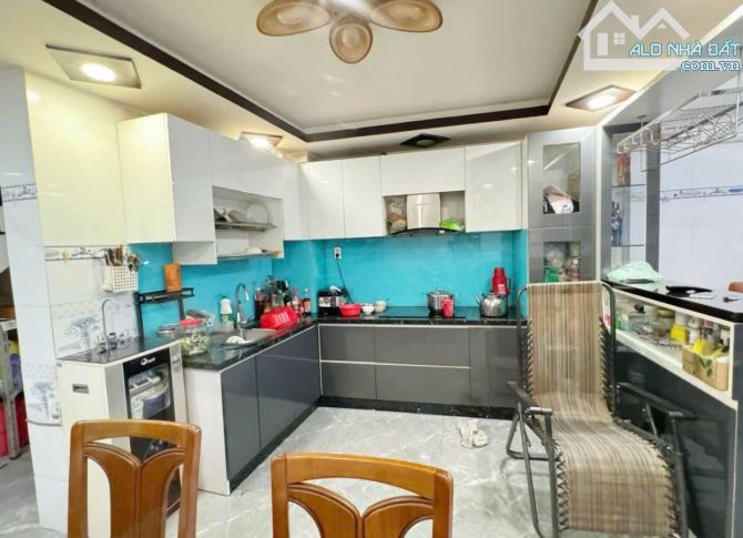 Đậu Visa bán nhà Nguyễn Thiện Thuật, Quận 3. Sổ hồng riêng, giá 4tỷ550/ 65,8m2(4,7x14m) - 2