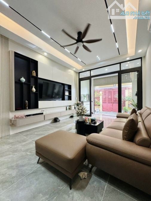 BÁN GẤP NHÀ ĐƯỜNG NGUYỄN HIỀN-QUẬN 3 giá 5tỷ550 SỔ HỒNG RIÊNG - 2