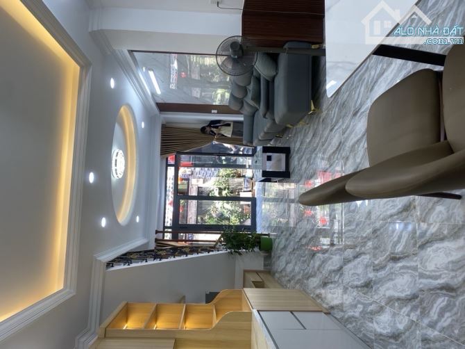 Sở hữu ngay nhà 2 tầng 40m2 đường số 37 Q7 chỉ 5tỷ9 - 2