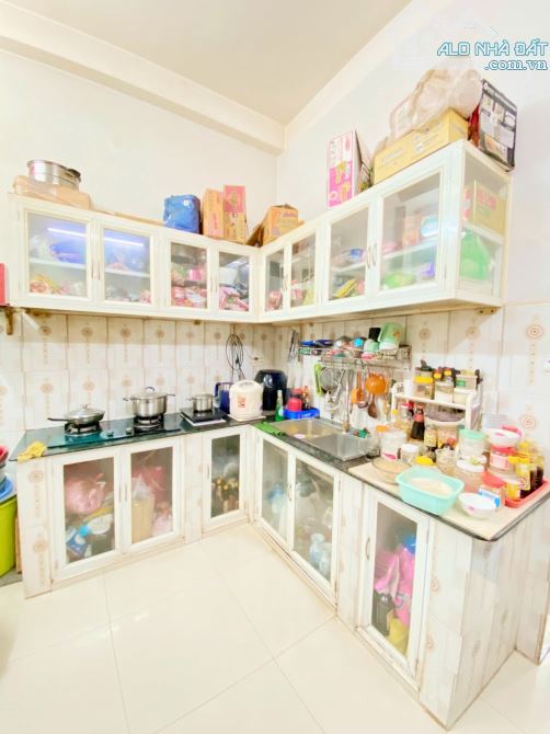 BÁN NHÀ NGUYỄN VĂN CỪ QUẬN 1 - VÀI BƯỚC RA MẶT TIỀN - 4 TẦNG 33M2 - GIÁ 7.X TỶ - 2