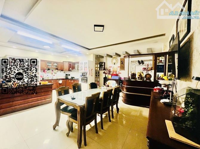 Khu Tên Lửa - 4 tầng - 250m² (ngang 8m) - 5PN - Gara ôtô - nội thất xịn - 2