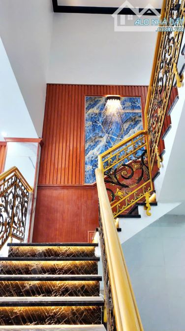 Bán nhà 1 trệt, 1 lầu 5x28.6m  gần Ủy Ban Xã, Chợ Mỹ Hạnh Nam, Đức Hòa, Long An giá 3 tỷ - 3