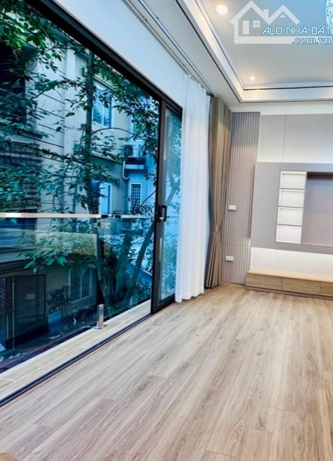 Bán nhà 6 tầng view đẹp Việt Hưng - Hoa Lâm - 3