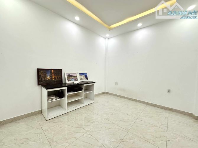 HẺM XE HƠI TRÁNH - 5 TẦNG - MTKD - PHAN VĂN TRỊ -40m2-5 PN - 3