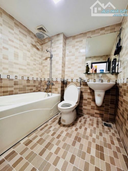 NHÀ ĐẸP KIM MÃ - 42M x 5 TẦNG - MT 5.5M - FULL ĐỒ - NHỈNH 8 TỶ - NGÕ NÔNG- 2 THOÁNG - 3