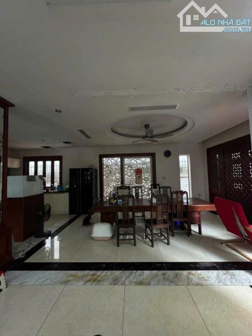 BIỆT THỰ ĐƠN LẬP VIEW CÔNG VIÊN CẦU GIẤY – KĐT DỊCH VỌNG MỚI – 307M² – 5 TẦNG – MT 15M – 1 - 3