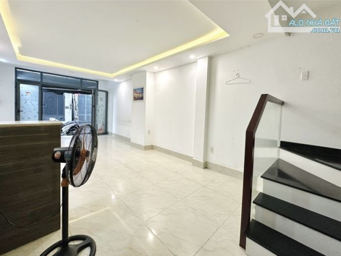 BÁN NHÀ PHAN VĂN TRỊ, P11, BÌNH THẠNH - HẺM NHỰA  Ô TÔ  - 5 TẦNG – 40M2 - GIÁ CHỈ 8.5 TỶ - 3