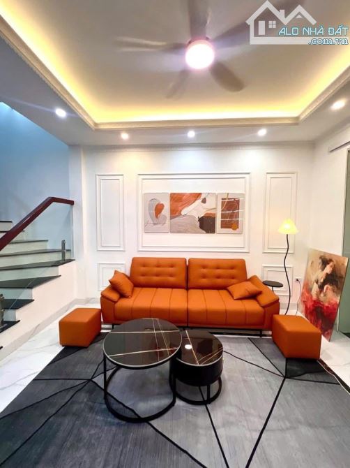BÁN NHÀ PHỐ THẠCH BÀN LONG BIÊN NHỈNH 6 TỶ 35m 5 TẦNG MT 4m Ô TÔ KINH DOANH GẦN TRƯỜNG HỌC - 3