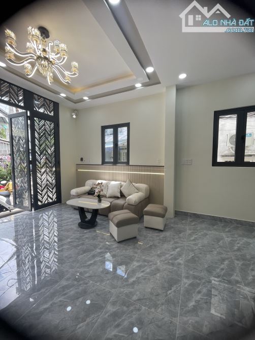 NHÀ MỚI 3 TẦNG - FUII NỘI THẤT CAO CẤP - NGANG GẦN 5M (38M2) - HẺM XE HƠI THÔNG - 5.55 TỈ - 3