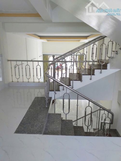 BÁN NHÀ 2 LẦU MẶT TIỀN ĐƯỜNG NGUYỄN KHUYẾN GẦN TRƯỜNG HỌC NGÔ QUYỀN - 3