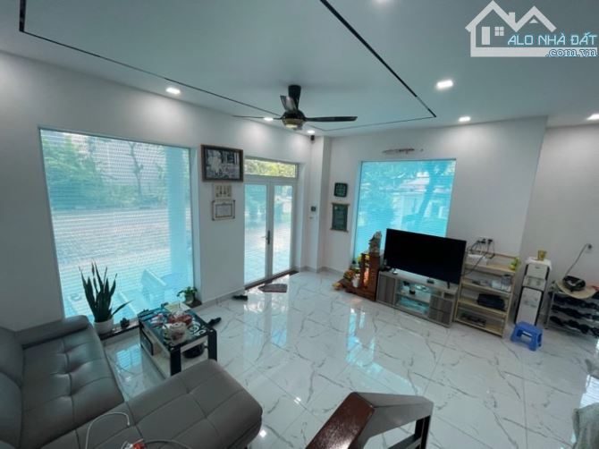 🍎 GẦN BX Q8 BIỆT THỰ 2 MẶT TIỀN ĐƯỜNG 12M 10x16 3 TẦNG 4PN 💰 CHỈ 16T5 - 3