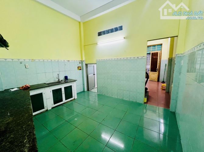 Bán gấp nhà 3 tầng Ni Sư Huỳnh Liên,Tân Bình, sầm uất 5PN, đủ công năng, sổ riêng chỉ 5 tỷ - 3