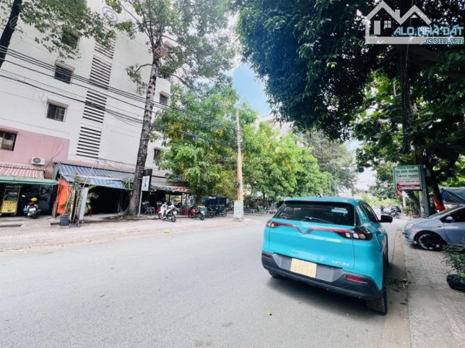 Bán nhà MTKD ngay TT hành chính Q. 8 - Dương Quang Đông - 4 tầng - 5x20m - Chỉ 21 tỷ - 3