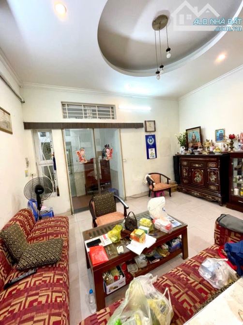 BÁN GẤP NHÀ ĐỐNG ĐA: DIỆN TÍCH 56M², 4 TẦNG, GẦN PHỐ, Ô TÔ ĐỖ CỬA, GIÁ CHÀO 9.65 TỶ - 3