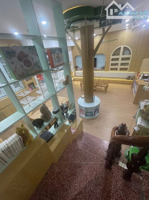Bán Nhà 6 Tầng mặt phố Láng Trung- Đống Đa. 49m2- MT:8m. KD đỉnh - 3