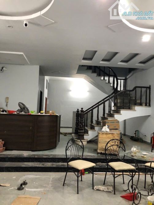 BÁN NHÀ SẴN 15 PHÒNG KHÉP KÍN - CHO THUÊ SẴN DÒNG TIỀN ỔN ĐỊNH - Ô TÔ 7 CHỖ ĐỖ TRONG NHÀ - 4