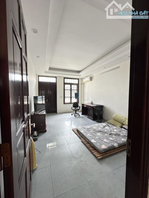 CC bán gấp nhà 45m2 phố Pháo Đài Láng, gara ô tô, kinh doanh VP. Giá: 13.8 Tỷ - 4