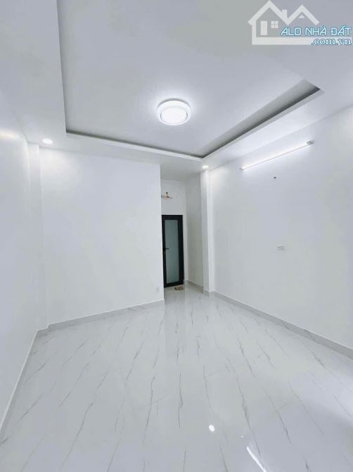 SÁT MẶT TIỀN VĨNH KHÁNH  HOÀNG DIỆU VIP Q4  NGANG 3.5 X 4 TẤM CÓ 5 TỎI - 4