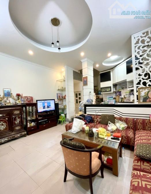 BÁN GẤP NHÀ ĐỐNG ĐA: DIỆN TÍCH 56M², 4 TẦNG, GẦN PHỐ, Ô TÔ ĐỖ CỬA, GIÁ CHÀO 9.65 TỶ - 4