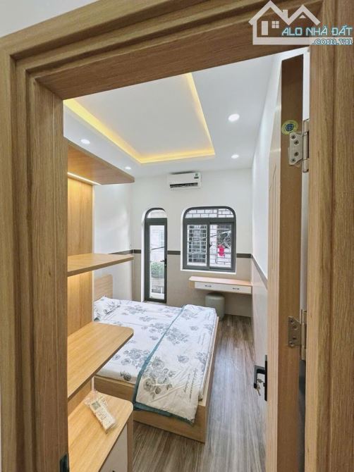 Bán Nhà Bình Thạnh - Gần Hàng Xanh - Sát Mặt Tiền - 2 Tầng - Full Nội Thất - Chỉ 4.15 tỷ - 4