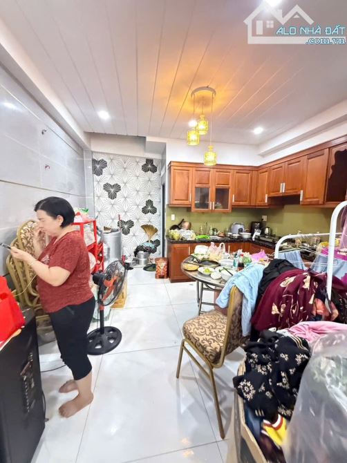 Nhà Phố 5 Tầng BTCT, 1/ Đường Trần Thị Hè, Quận 12, Hẻm 11m Có Lề, 4*15m, Nhỉnh 5 Tỷ. - 5