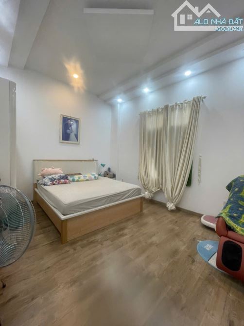 nhà đẹp 3 tầng full nội thất, hẻm nguyễn biểu, cách biển 500m - 5