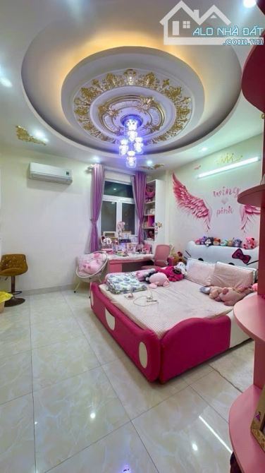 NHÀ ĐẸP 5 TẦNG, THANG MÁY, KHU HIẾM - HXT NGUYỄN HỒNG ĐÀO - 102m2 - 5