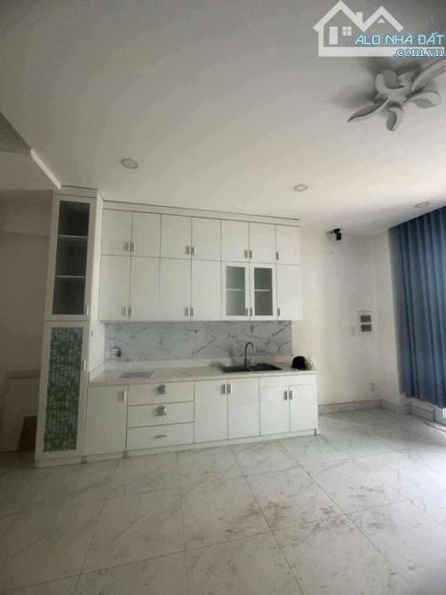 Nhà 3 tầng Trường Thọ Thủ Đức, ngang 5m, giá chỉ 4.2 tỷ - 5