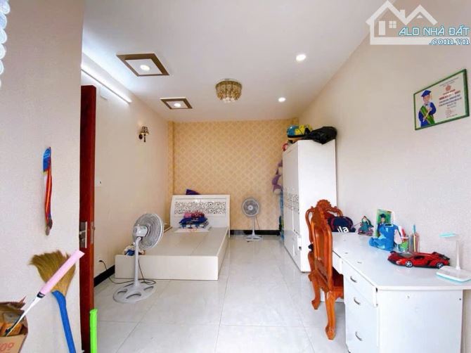 Biệt thự góc 2 MT, Dương Cát Lợi, Nhà Bè. DT 100m2, ngang 6m, Cạnh PMH. Nhỉnh 10 tỷ - 6