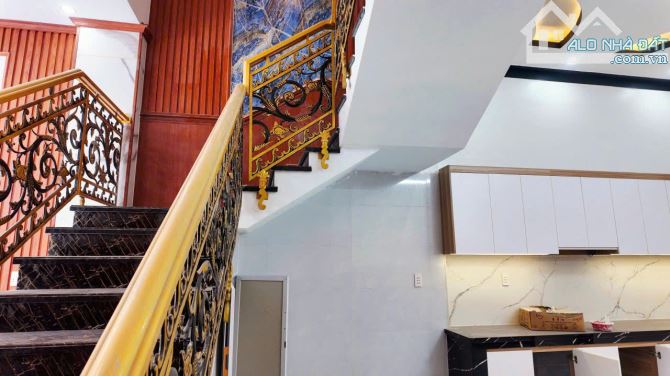 Bán nhà 1 trệt, 1 lầu 5x28.6m  gần Ủy Ban Xã, Chợ Mỹ Hạnh Nam, Đức Hòa, Long An giá 3 tỷ - 6